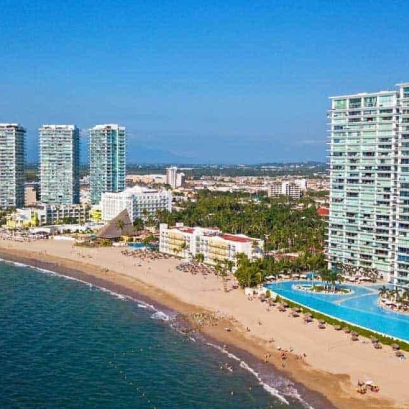 vallarta-hotel-zone-beach-condos-1140x640-c