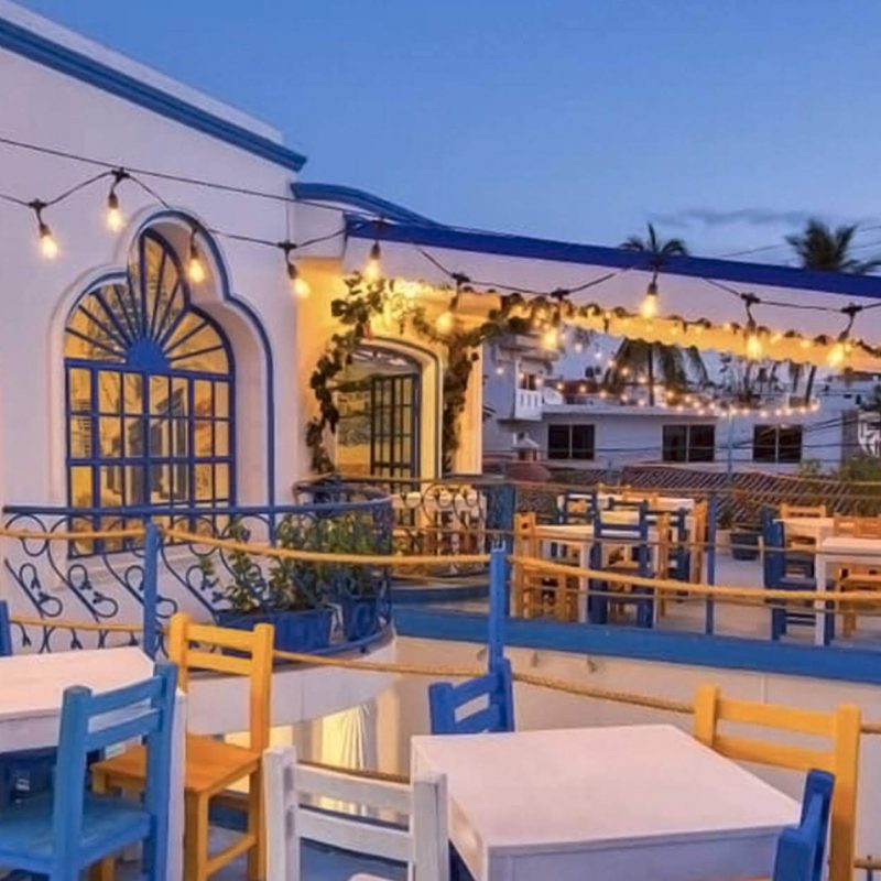 restaurant balcony in versalles greek food