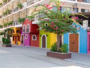 4 Tips for Choosing Between a Puerto Vallarta House or Condo