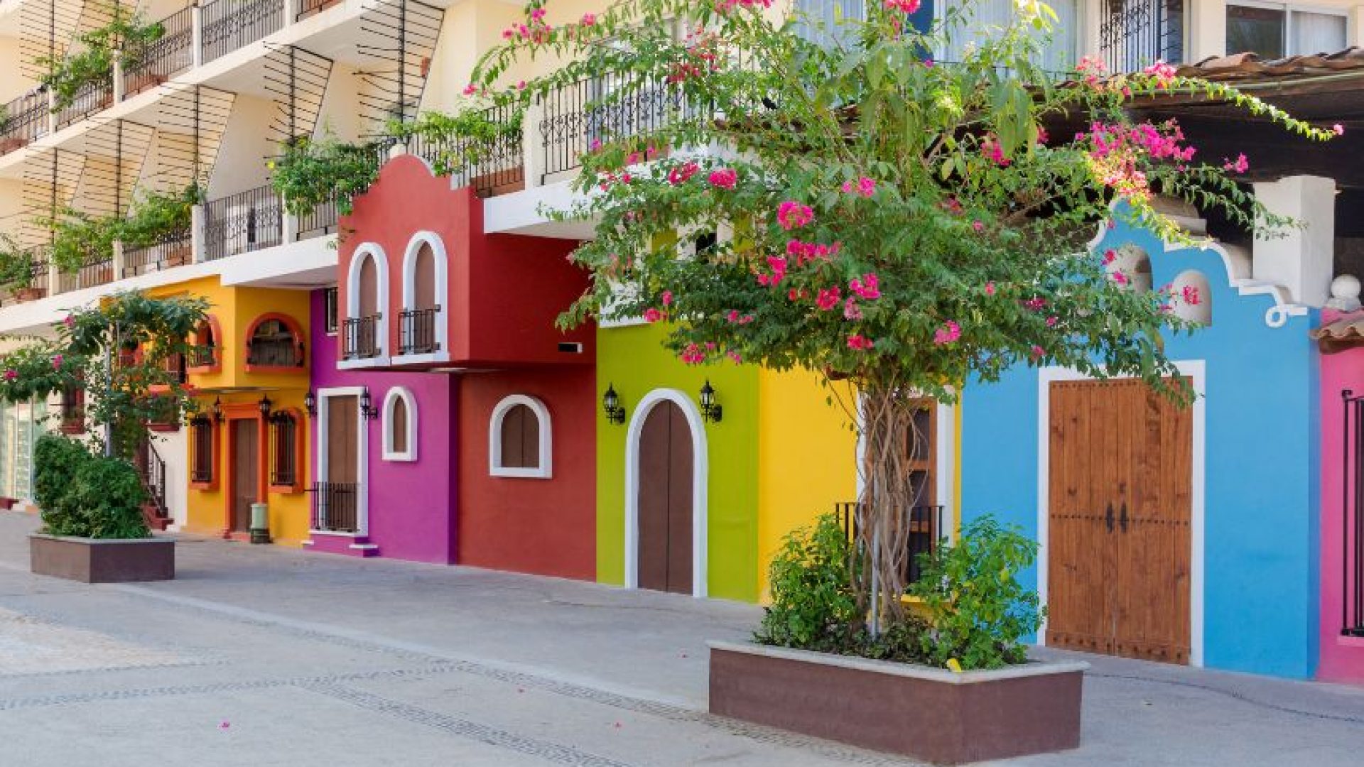 4 Tips for Choosing Between a Puerto Vallarta House or Condo